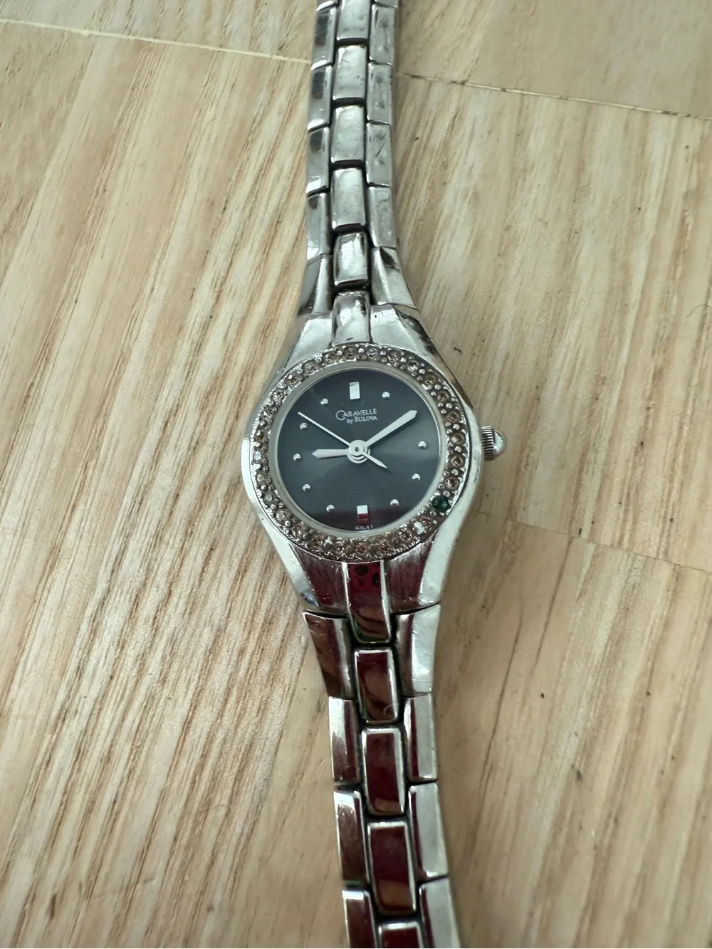 Caravelle by Bulova ladies silver tone watch NEW BATTERY